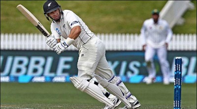 New Zealand declared their second innings, a lead of 368 runs.