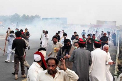 PTI again early morning police raid Burhan interchange