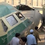 Karachi: Clash and Fareed Zakaria Express, killing 17 killed