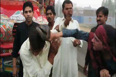 Gujranwala injured in truck collision eunuch was pummeling the driver