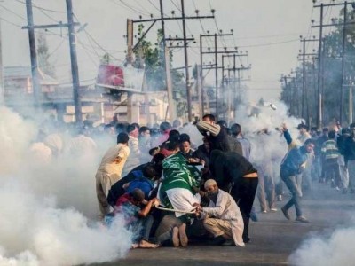 End of Indian barbarism, stormed the Indian child's coffin draped in the Pakistani flag