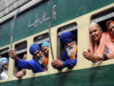 Guru Nanak Dev Ji's birthday, thousands of Sikh pilgrims arrives in Pakistan