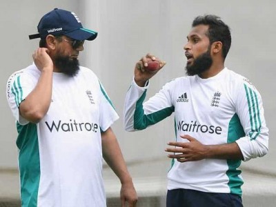 English cricket has once again extended the contract Saqlain