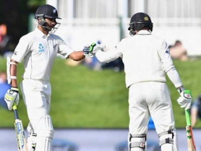 Hamilton test Pakistani team piled on 216 runs, New Zealand batting in the second innings