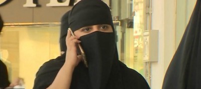 Women mobile phone repair shop