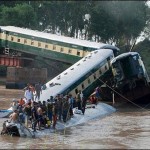 Criminal negligence, wear track, open gate ... Pakistan's fate