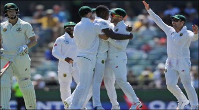 Test the second day, the South African bowlers stunning low back