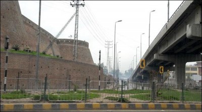 According to cracks in the main bridge clung Bashir Abad Square