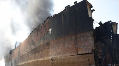 Gadani shipyard fire, killing at least 25