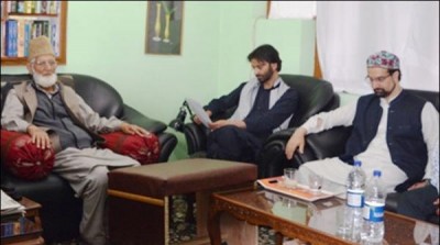 Srinagar, Geelani prmyruaaz homes and met Malik
