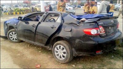 Police clash between the truck and coach, killed