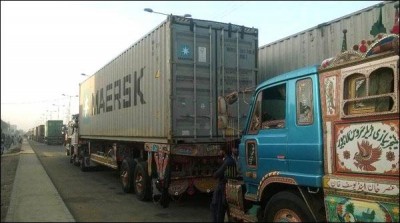 Karachi: Karachi protest, traffic jams, police forces