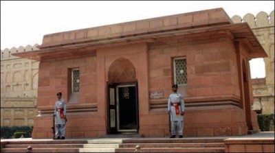 Lahore: Iqbal Mausoleum Guard change of command ceremony