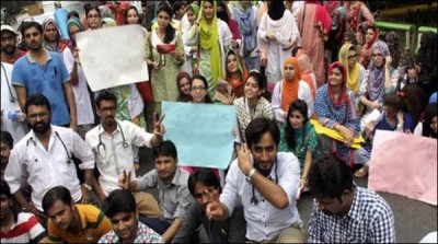 Lahore: Doctors strike continues for third day on the road
