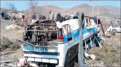 2 killed in bus crash injured 15 passengers