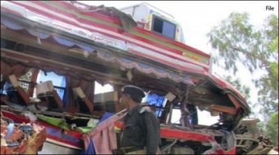 Faisalabad: speeding bus overturned, injuring 24 passengers