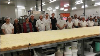 Bakers expert made 804 kg Vanilla Slice