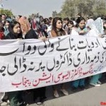 Lahore: Doctors strike continues for third day on the road