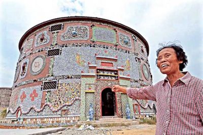 86-year-old Chinese woman had the castle built of clay
