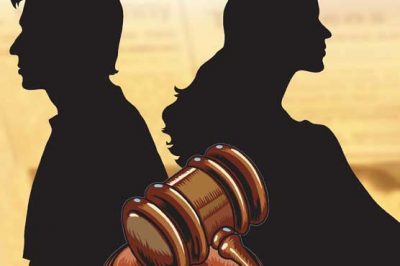 Indian woman demanded divorce from men wearing a sari