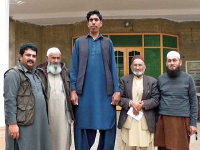 The world's tallest under attention waiting of Pakistani government for treatment