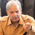 People buried in the politics of opening to the elements in the service travel , Shahbaz Sharif
