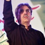 Courtiers gangs in London plunged fleet of the MQM, Amir Khan