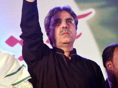 Courtiers gangs in London plunged fleet of the MQM, Amir Khan