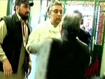 Workers fought to meet with Imran Khan in insaf house Karachi