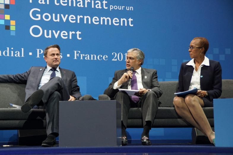 Ishaq Dar Addressing the OPG Summit 7.12.2016.JPG