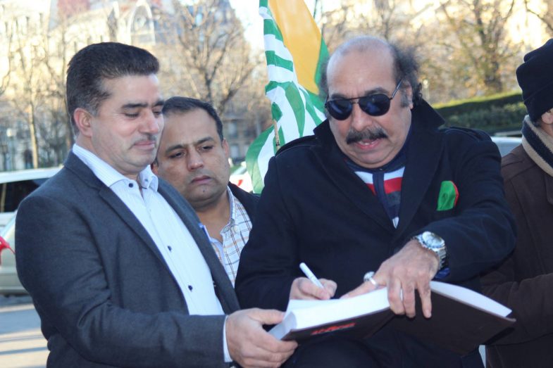 Million Signature Campaign In Paris For Kashmir 