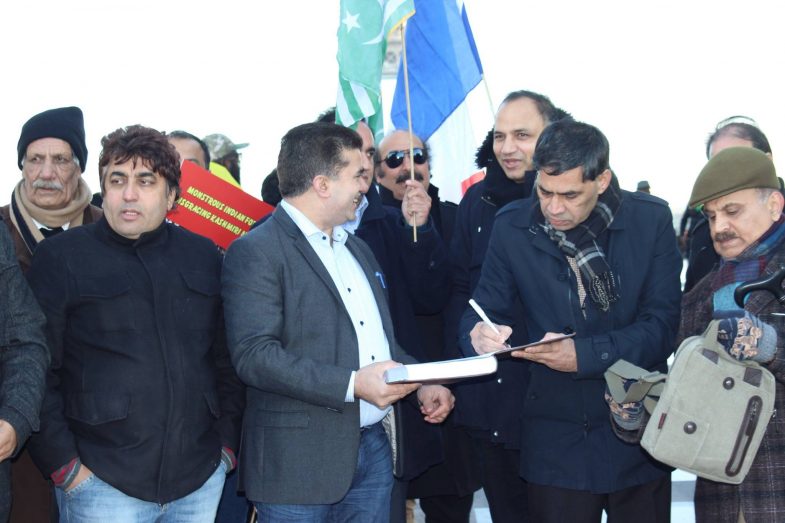 Million Signature Campaign In Paris For Kashmir 