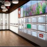 The modern restaurant where there is not a man for the service