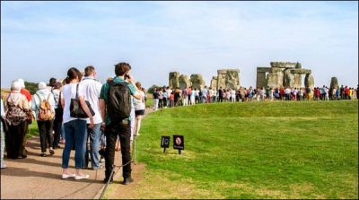 The shortest day of the year, thousands of people rushed to Stone Hedge