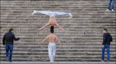 Stand headlong head Stair climbing record