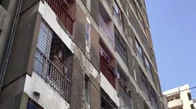 The Falling from building elevator child kills in Karachi