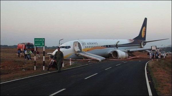 The plane slid off on the runway of Goa Airport