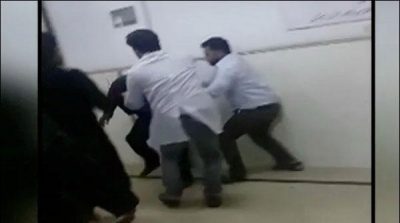 Young doctors beat up patient in Lahore