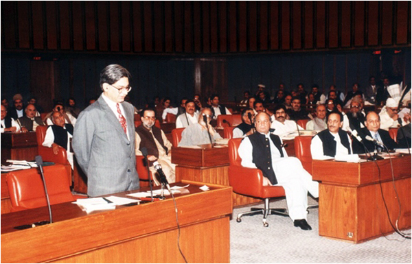 In the Senate house 'poetry concert' Aitzaz Ahsan has heard Heer Ranjha by Nawaz Raza on today