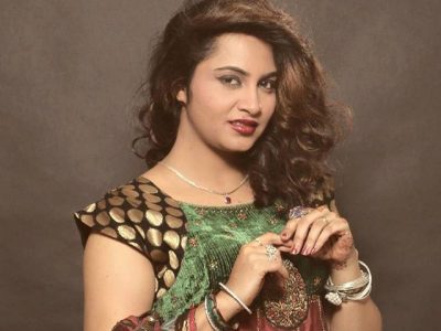 Indian actress painted Pakistani flag on his body