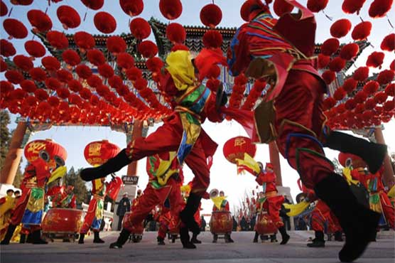LONDON: chinese residents full welcomes New Year
