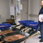 A man took 3 million pynyan to pay $ 3 thousand sales tax