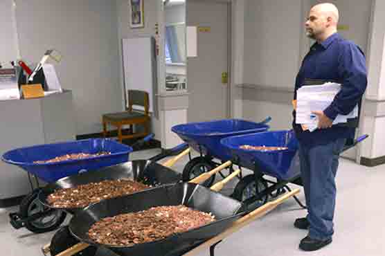 A man took 3 million pynyan to pay $ 3 thousand sales tax