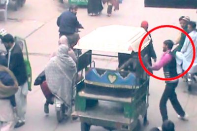 Gujranwala car hit the vehicle, the driver brutally tortured wild moment