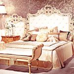 Recovered 2 million US $ in USA flat hidden under the bed