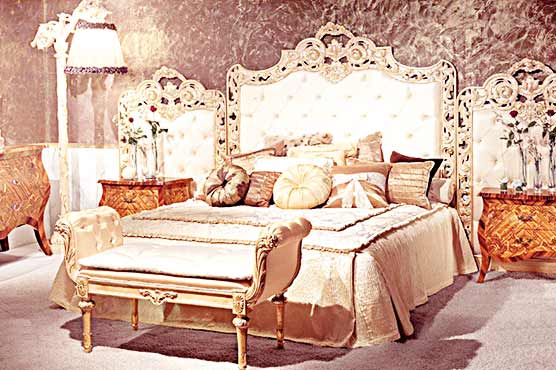Recovered 2 million US $ in USA flat hidden under the bed