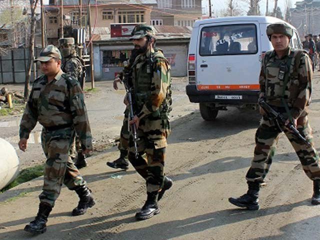 بھارتی سیکیورٹی اہلکار نے فائرنگ کرکے 4 افسران کو قتل کردیا