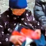 Since 20 years his intestines hurt walking woman