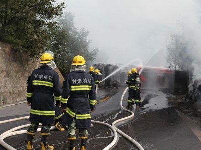 Oil tanker ran up on the cars stuck in traffic in China, kills 6 people
