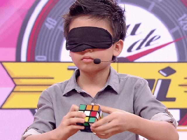Children completed Robak Quebec in 2-minute with closed his eyes
